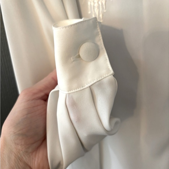 Vintage White Blouse with front Detailing and adorable white buttons ๐ - Picture 4 of 7